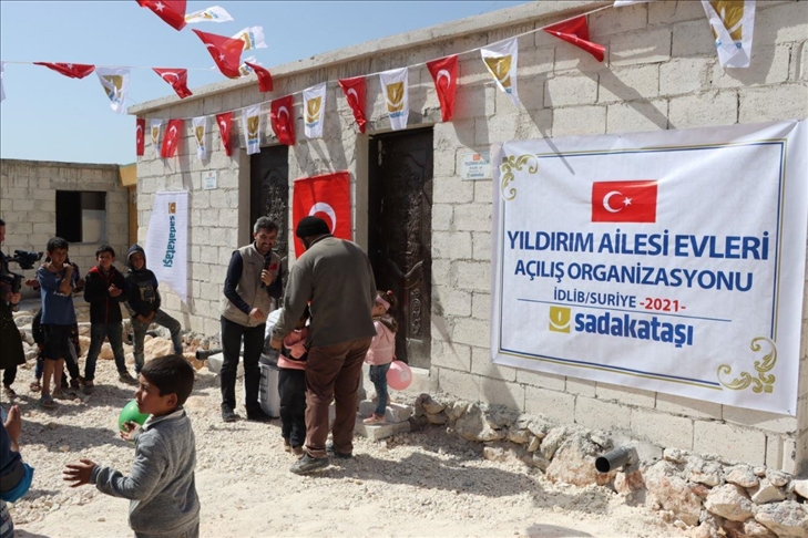 جمعية تركية تسلم 250 منزلا للنازحين في إدلب