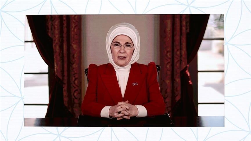 أمينة أردوغان: نعمل على الموازنة بين حياة المرأة الخاصة والعامة