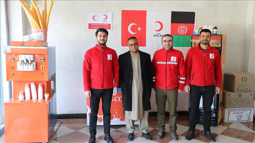 الهلال الأحمر التركي يوفر فرص عمل لأفغان عادوا لبلادهم طوعاً