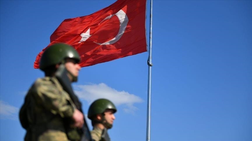 الدفاع التركية: ضبط أسلحة وذخائر لـ “بي كا كا” شمال العراق
