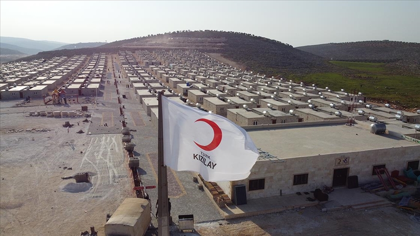الهلال الأحمر التركي يسلم 784 منزلا لنازحي إدلب السورية
