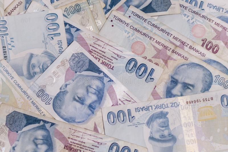 أسعار صرف الليرة التركية مقابل الدولار واليورو اليوم الثلاثاء 