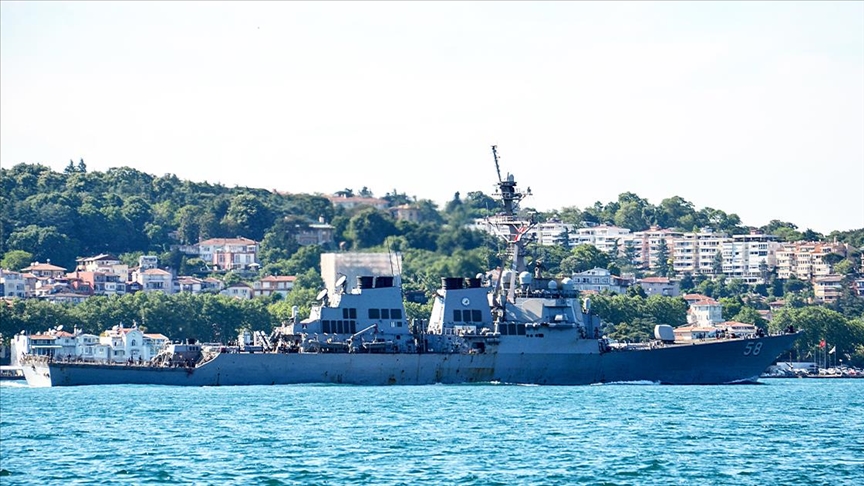 إسطنبول.. سفينة حربية أمريكية تعبر البوسفور إلى البحر الأسود