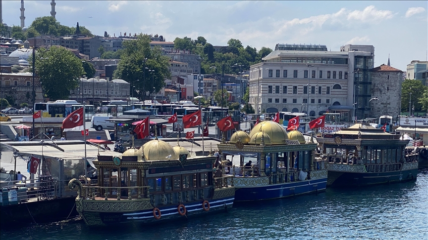 استعدادات إسطنبول لاستقبال الموسم السياحي الصيفي (صور)