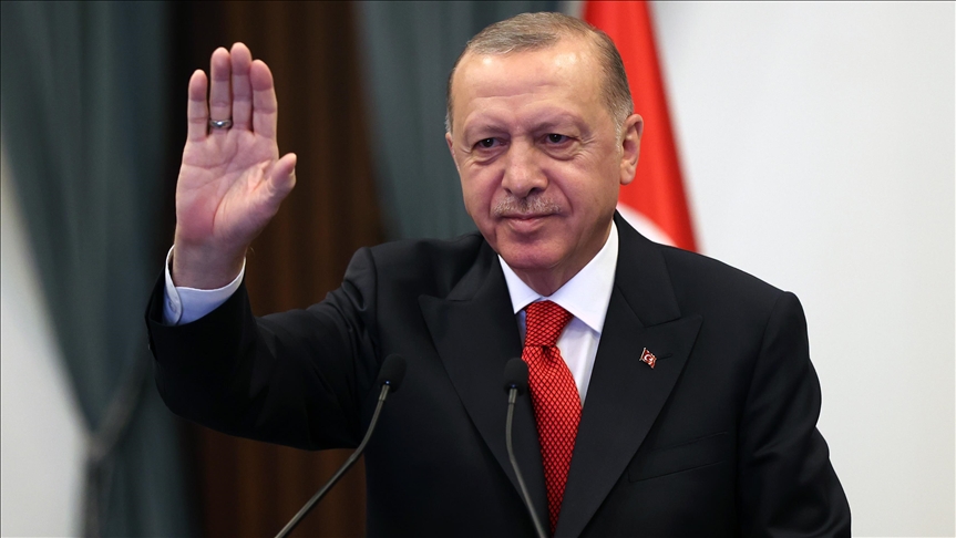 أردوغان ينشد أغنية تراثية تركية مع شباب ديار بكر.. (فيديو)