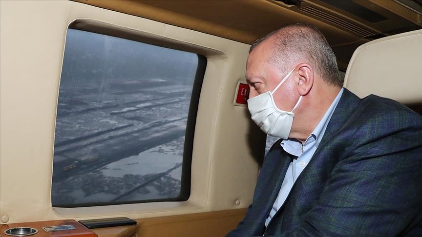 أردوغان يتفقد أعمال بناء مطار ريزة ويعد بتعويض متضرري السيول بأقرب وقت
