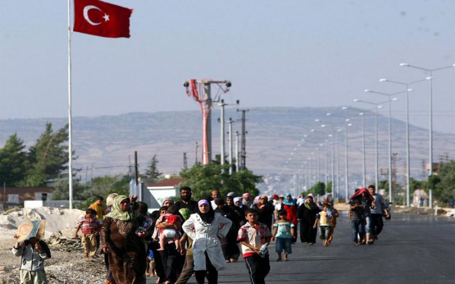 أكثر من 10 آلاف سوري لجؤوا إلى تركيا خلال شهر واحد