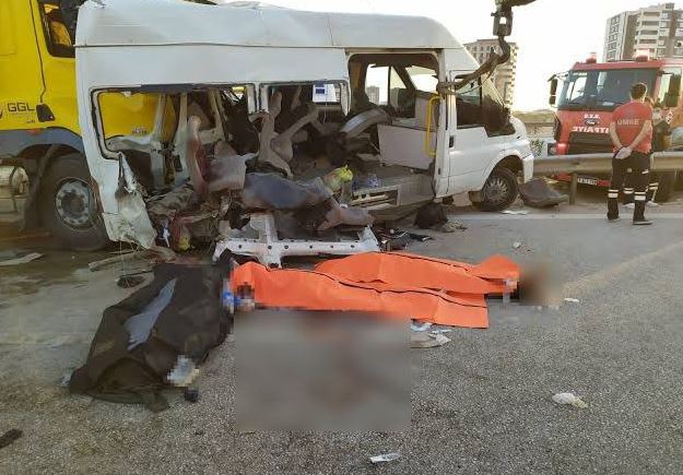 18 سورياً بين قتيل وجريح بحادث سير مروع جنوبي تركيا (فيديو)