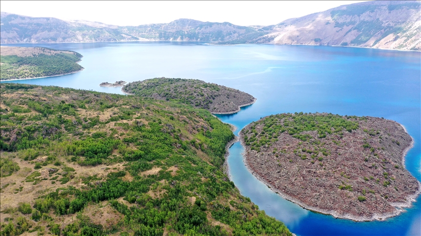 تركيا.. قرار رئاسي بإعلان بحيرة بركانية “محمية حساسة”