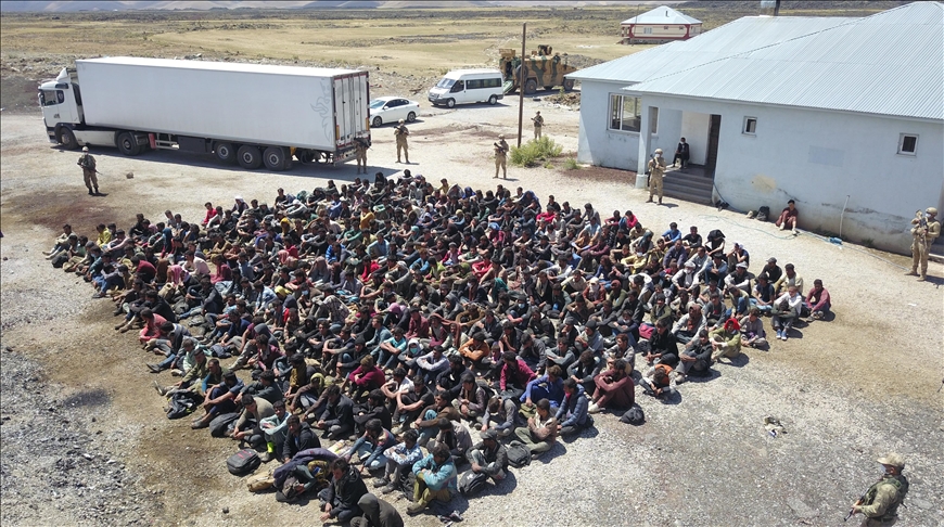 تركيا تعلن ضبط 300 مهاجر غير نظامي شرقي البلاد