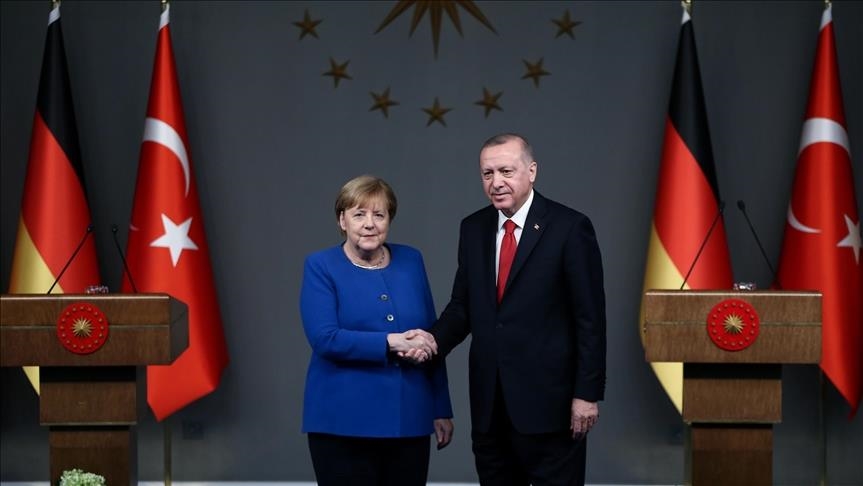 أردوغان وميركل يبحثان العلاقات وملفي أفغانستان والهجرة