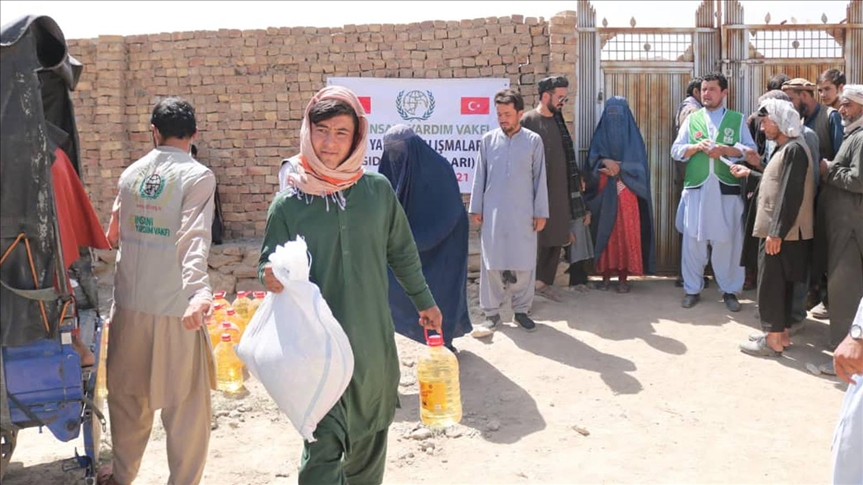 “İHH” التركية توزع مساعدات غذائية على 50 عائلة في كابل