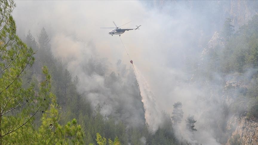 تركيا.. تواصل جهود إخماد حرائق الغابات في ولاية موغلا