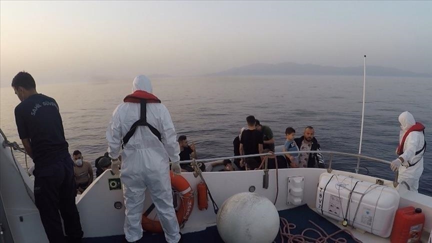 إنقاذ 49 مهاجرًا غير نظامي قبالة السواحل الغربية لتركيا