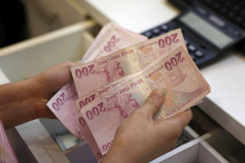 سعر صرف الليرة التركية مقابل الدولار واليورو اليوم السبت 2-7-2022