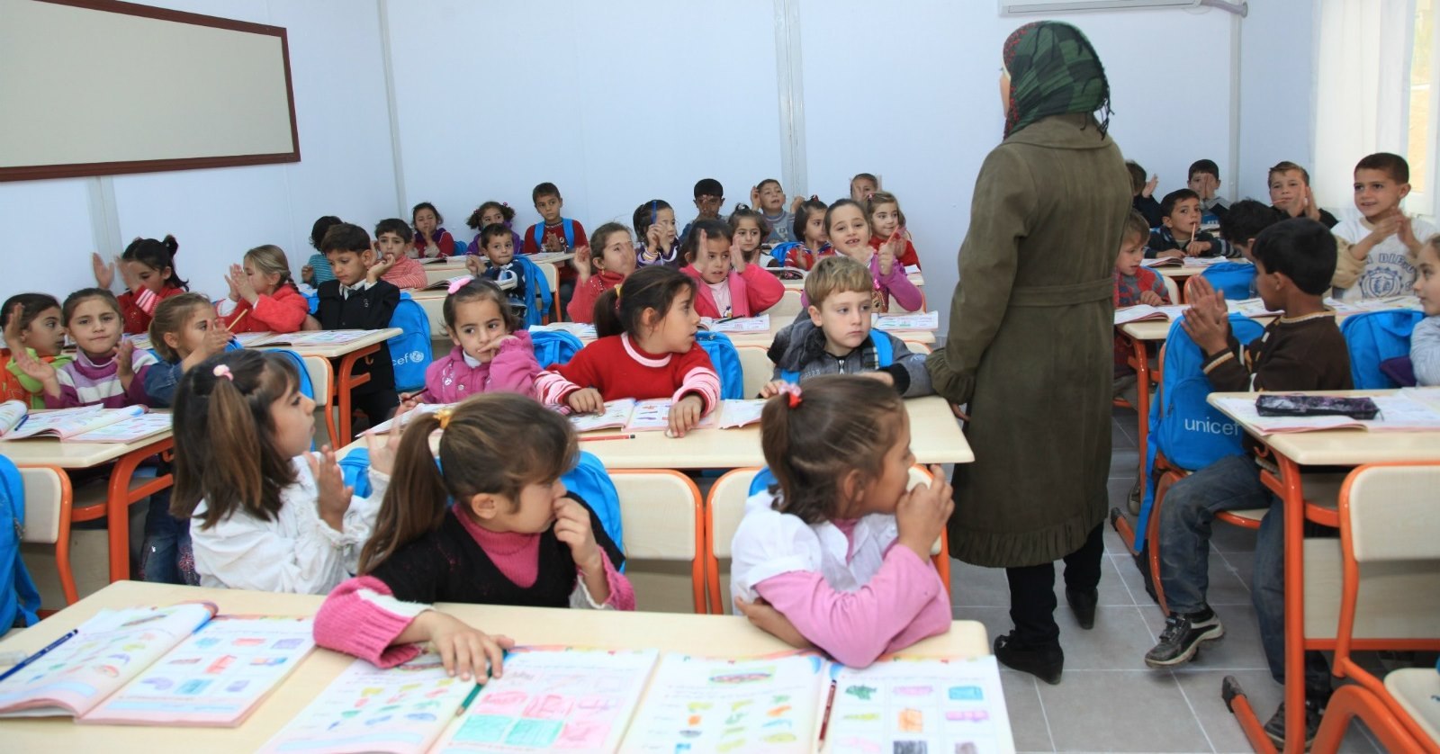 بدعم أوروبي.. ارتفاع معدل التحاق الأطفال السوريين بالمدارس التركية إلى 64%