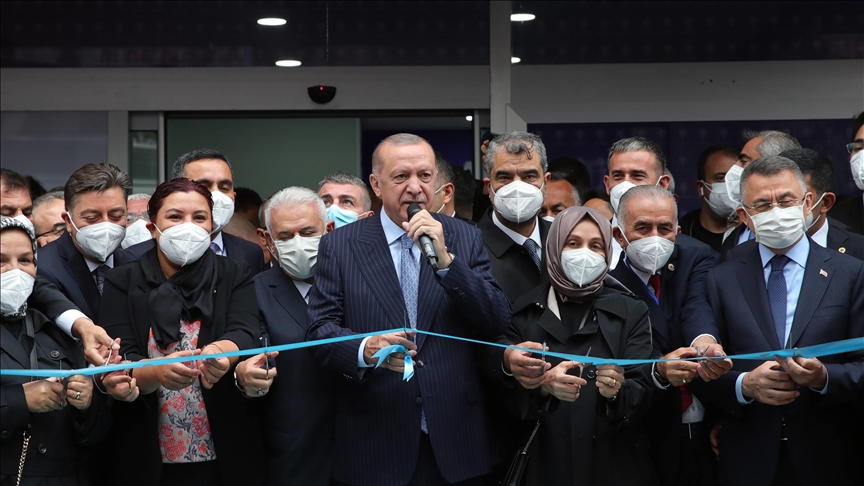 أردوغان يفتتح المقر الجديد لفرع “العدالة والتنمية” بولاية قرشهير