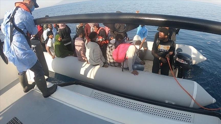إنقاذ 172 مهاجرًا غير نظامي قبالة السواحل الغربية لتركيا
