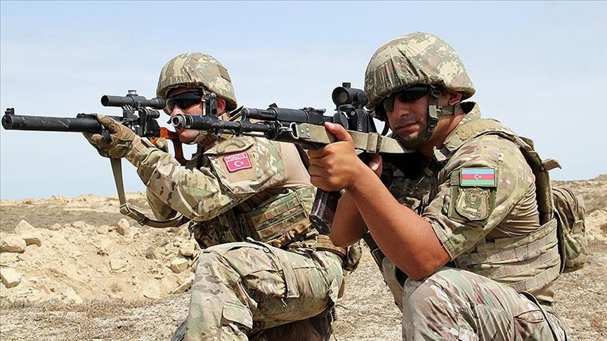تركيا وأذربيجان تختتمان مناورات عسكرية مشتركة في “قره باغ”