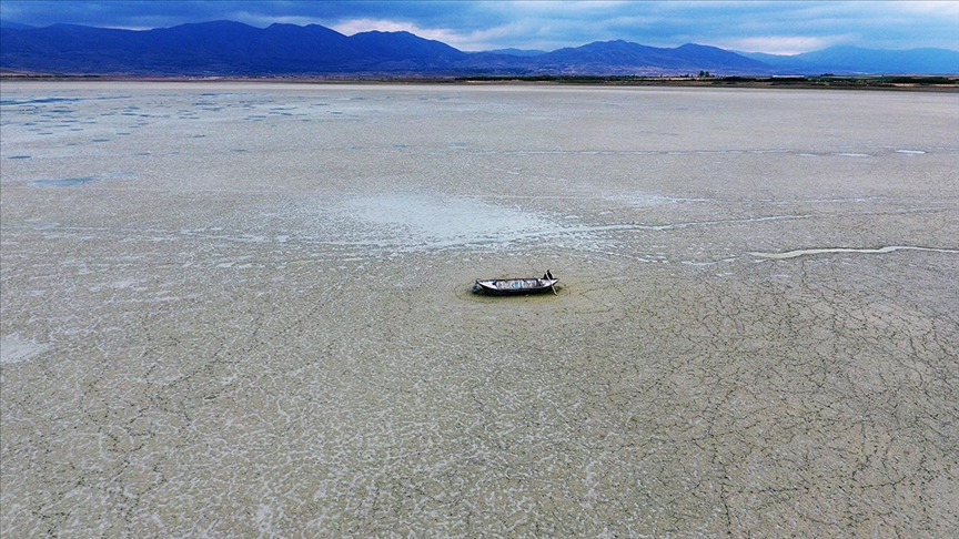 الجفاف يطال بحيرة “قراطاش” غربي تركيا