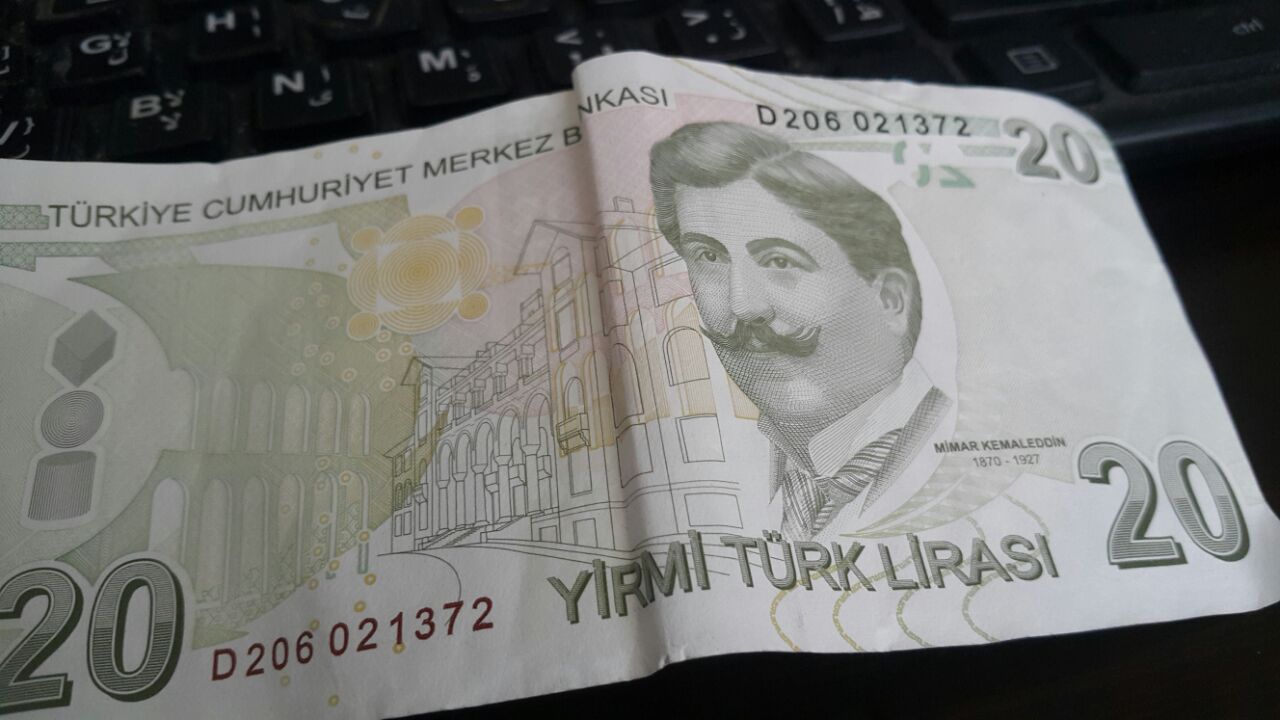 سعر صرف الليرة التركية أمام الدولار اليوم الأحد 3-10-2021