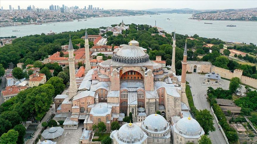 آيا صوفيا يستقبل 3.5 ملايين زائر منذ إعادة فتحه للعبادة صيف 2020