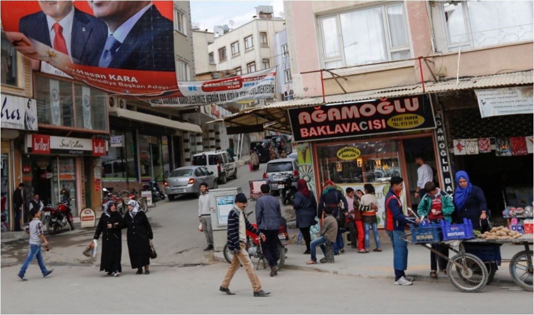 نيويورك تايمز: اللاجئون السوريون يبعثون مدينة تركية من رقادها