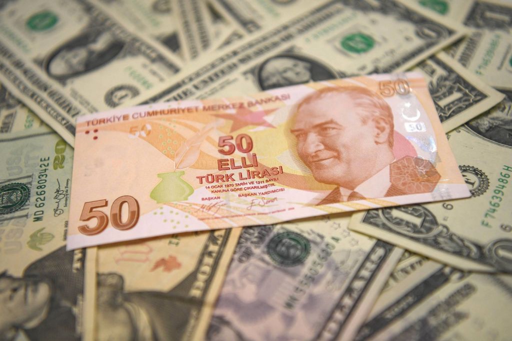 سعر صرف الليرة التركية مقابل الدولار واليورو في تعاملات اليوم الإثنين 6 / 12 / 2021