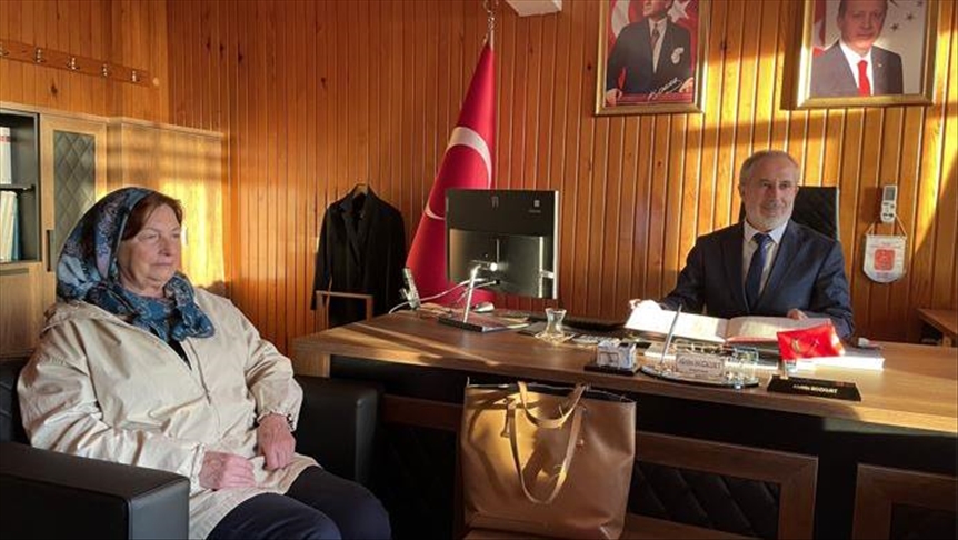 سيدة بلغارية تعتنق الإسلام في تركيا