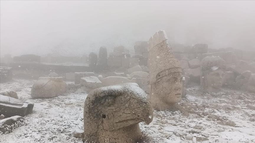 الثلوج تكسو جبل “النمرود” في أدي يامان التركية