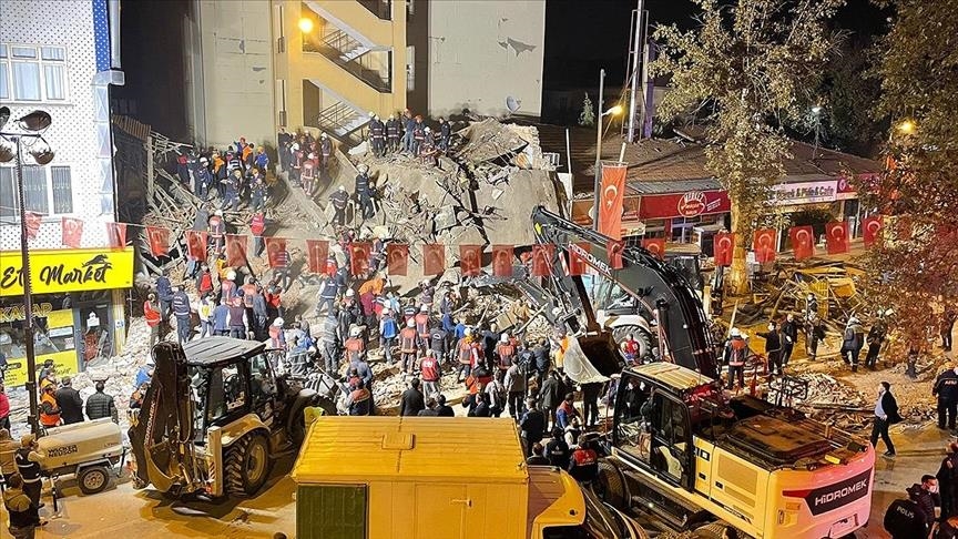 إصابة 13 شخصا إثر انهيار مبنى في ملاطية التركية