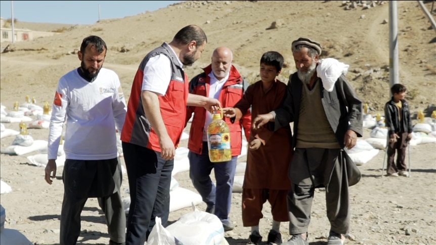 جمعية تركية توزع مساعدات على 400 أسرة في أفغانستان