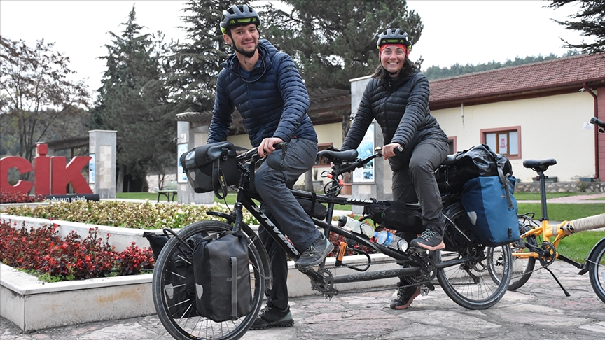 زوجان فرنسيان يتجولان في تركيا بدراجة هوائية