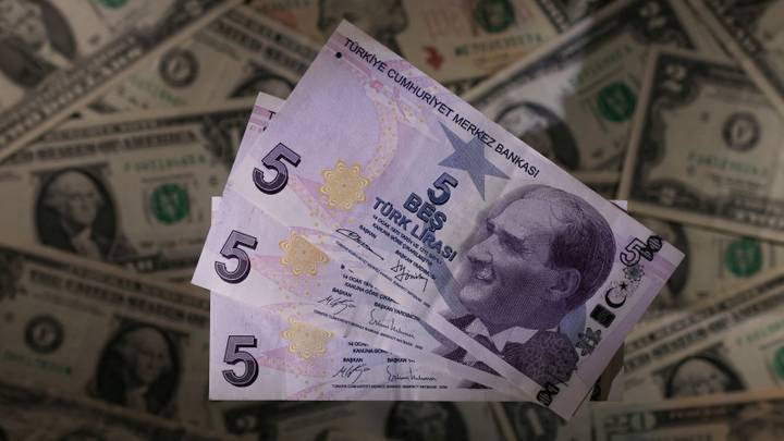الليرة التركية تستمر بمسلسل الهبوط مقابل الدولار واليورو في تعاملات اليوم الإثنين 3 / 1 / 2022