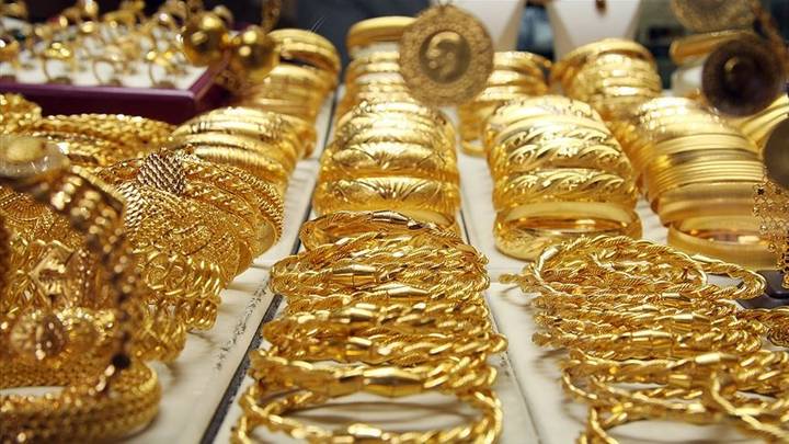 آلاف الأطنان بقيمة 280 مليار دولار.. ما قصة الذهب “تحت الوسائد” في تركيا؟