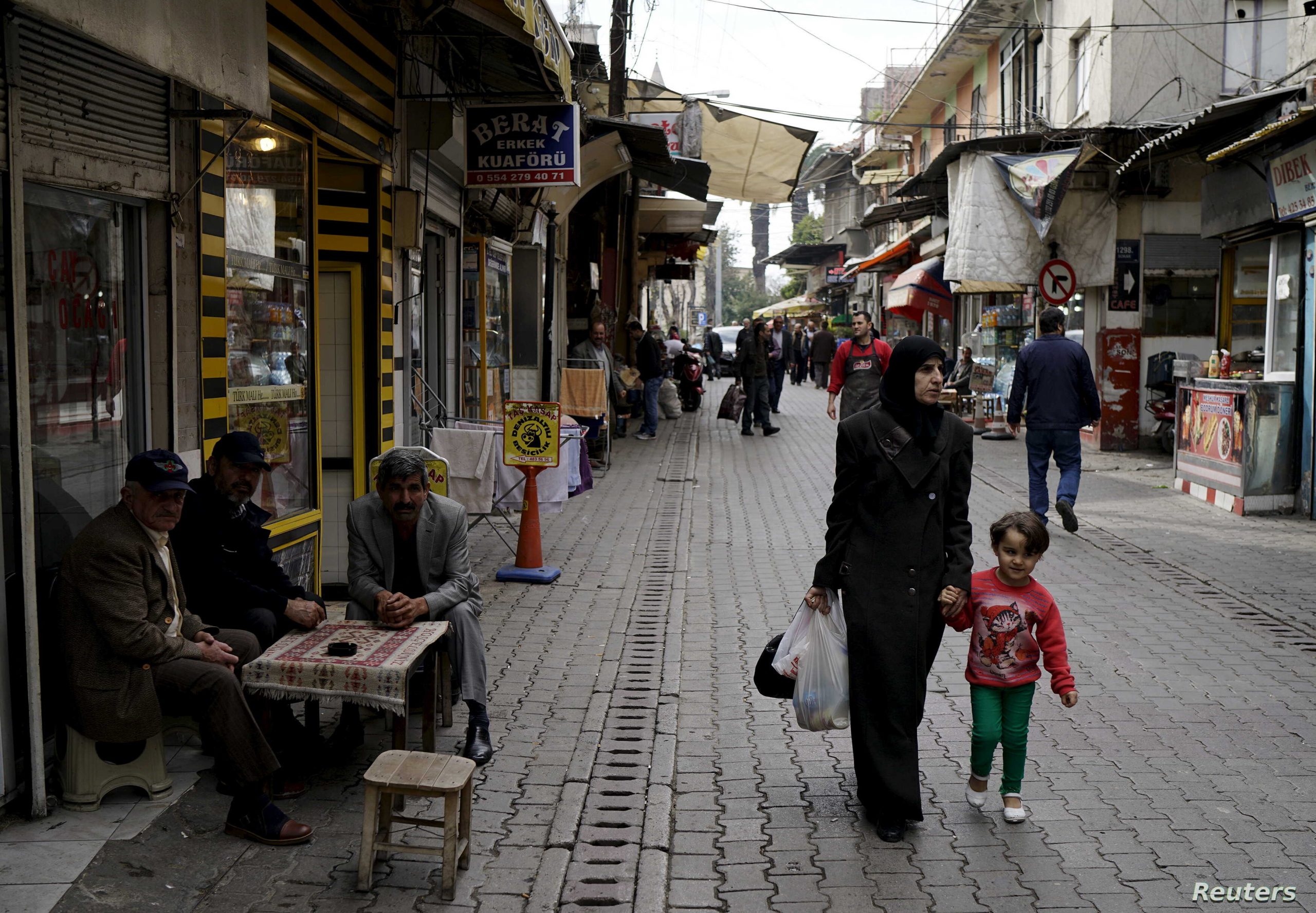 مركز أبحاث: خطاب السياسيين الأتراك ضد اللاجئين السوريين يتحول لعنف جسدي في الشوارع