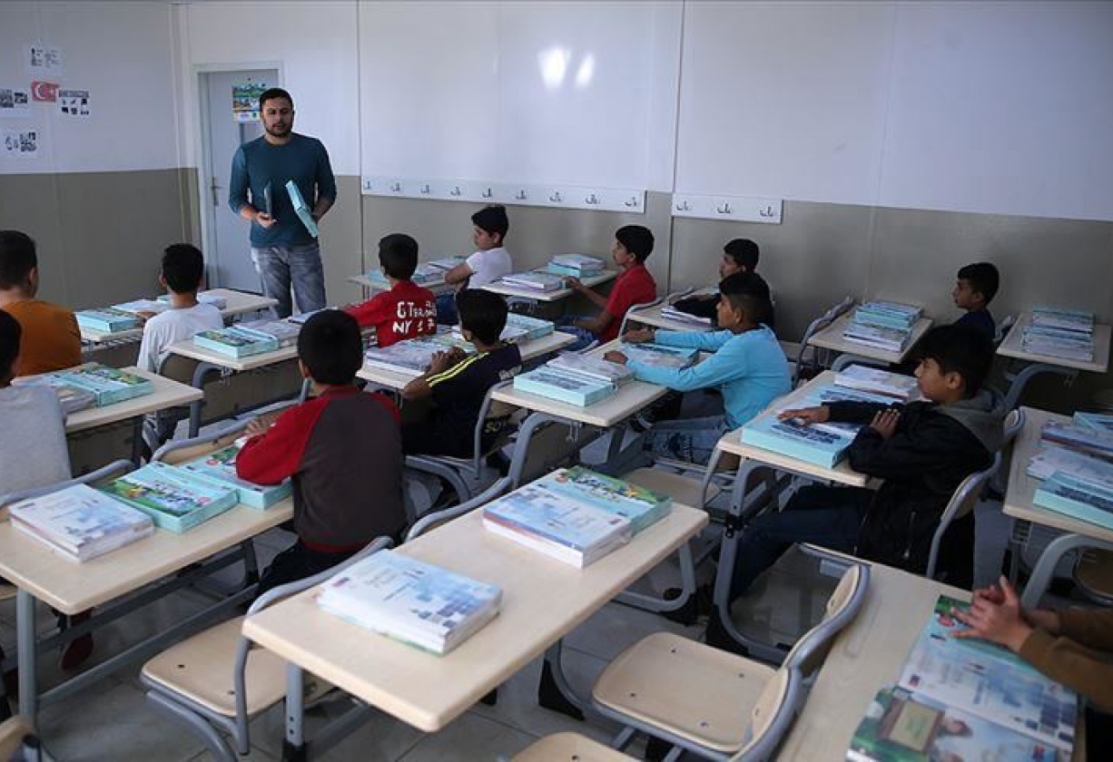 9 آلاف بالانتظار..المُدرسون السوريون في تركيا: قلق إثر فصلهم وأمل بالعودة