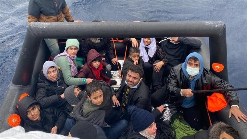 تركيا.. إنقاذ 17 مهاجراً قبالة السواحل الجنوبية الغربية