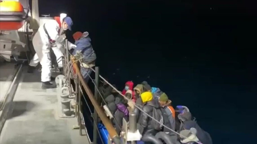 وفاة 13 مهاجراً بعد غرق مركبهم في بحر إيجة