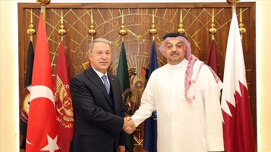 وزيرا دفاع تركيا وقطر يبحثان مسائل ثنائية وتعزيز التعاون