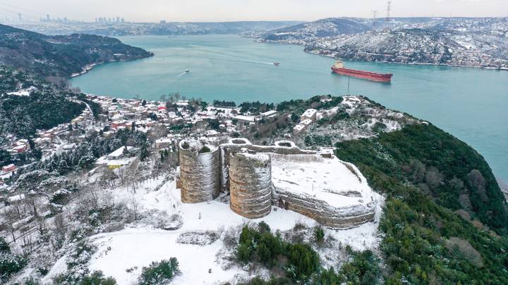 ماذا تعرف عن “الدوامة القطبية” التي قد تكون سبب العواصف الثلجية بإسطنبول؟