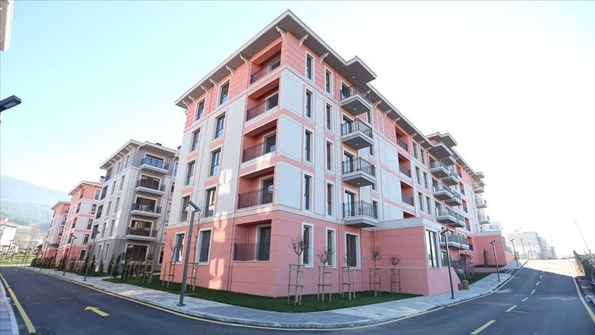 قبيل زيارة أردوغان.. توزيع منازل جديدة على متضرري زلزال ألبانيا (صور)