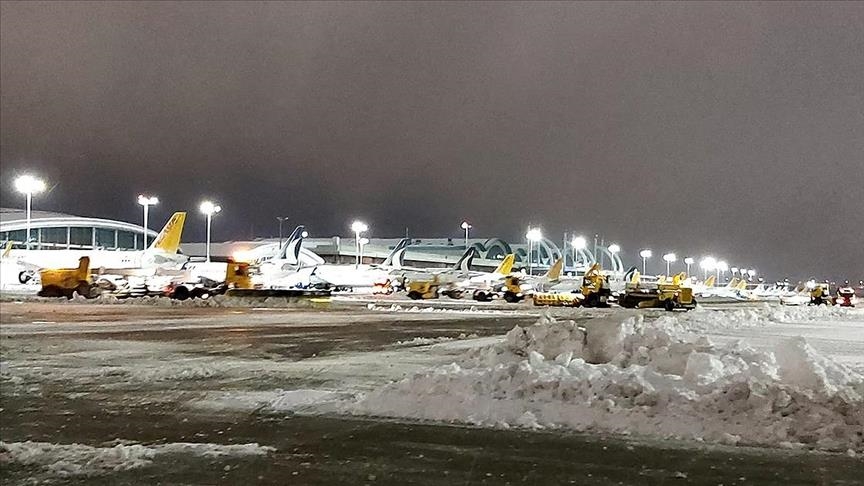 ثلوج إسطنبول.. مطار صبيحة يخفض عدد رحلاته الأربعاء الخميس