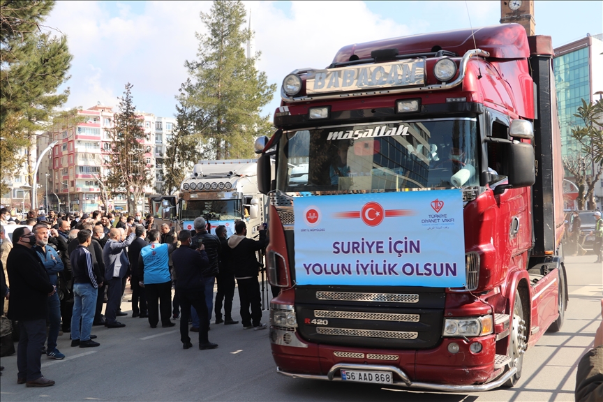 تركيا ترسل 8 شاحنات مساعدات إلى الشمال السوري