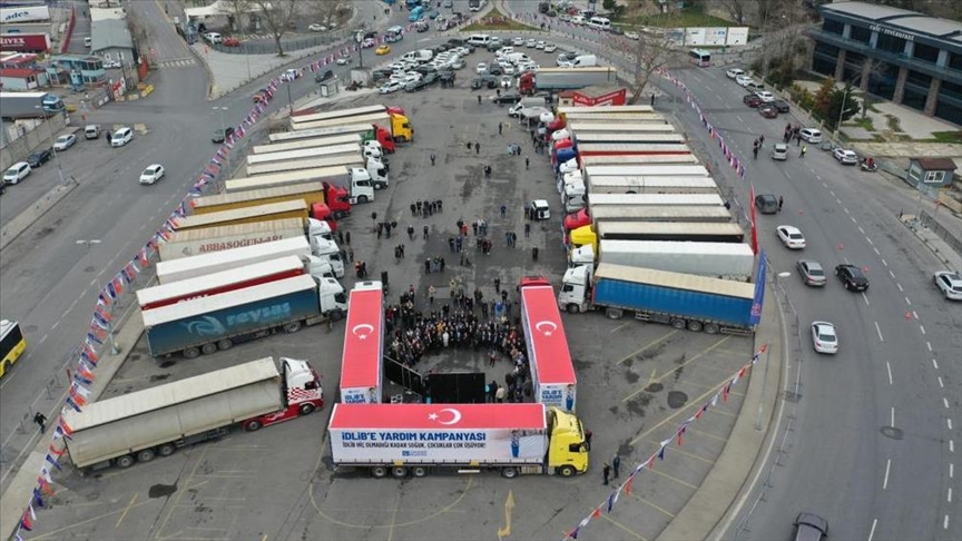 100 شاحنة مساعدات تنطلق من إسطنبول باتجاه إدلب