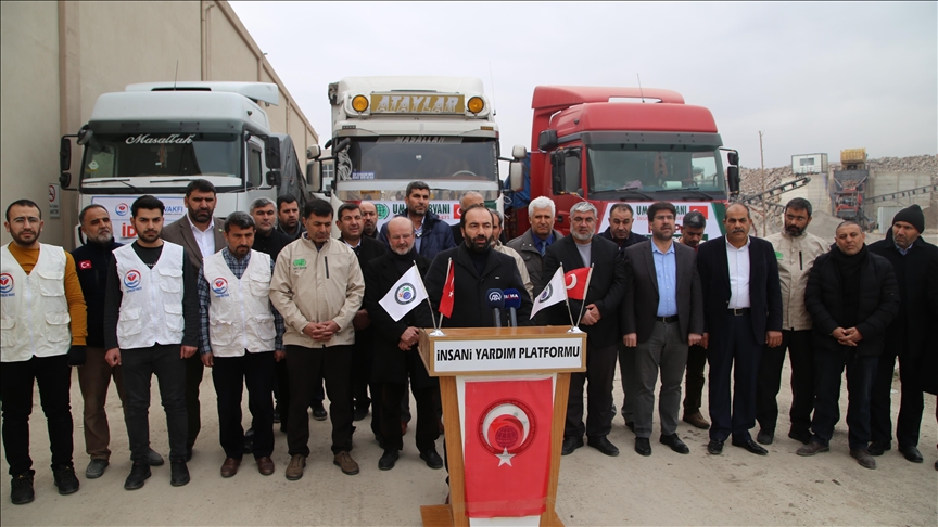 تركيا.. انطلاق 3 شاحنات محملة بالمساعدات نحو إدلب