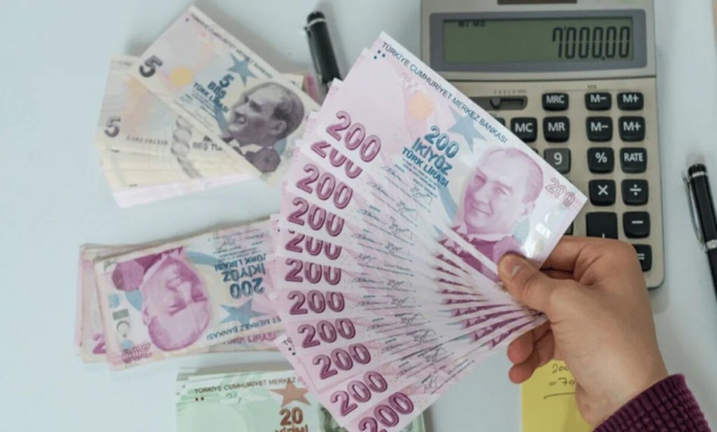سعر صرف الليرة التركية مقابل الدولار واليورو في تعاملات اليوم السبت 5 / 2 / 2022