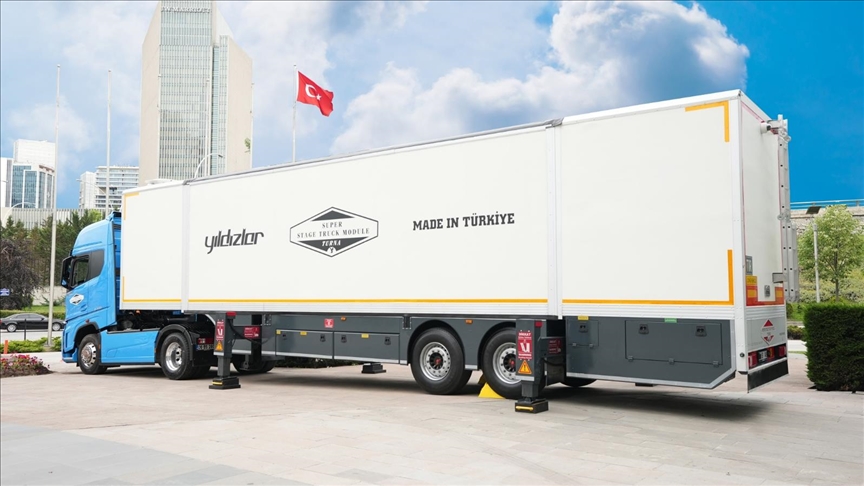 الأولى عالميًا.. شركة تركية تصمم شاحنة تتحول إلى مسرح في دقائق