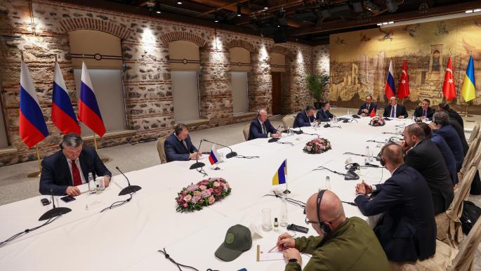 موافقة روسية وأوكرانية على التفاوض بتركيا مجدداً: وضع القرم ودونباس “عقدة” دون حل