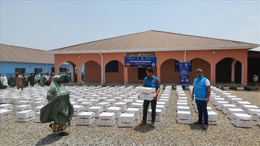 مؤسسات تركية تواصل توزيع مساعدات رمضانية في نيجيريا وبنين